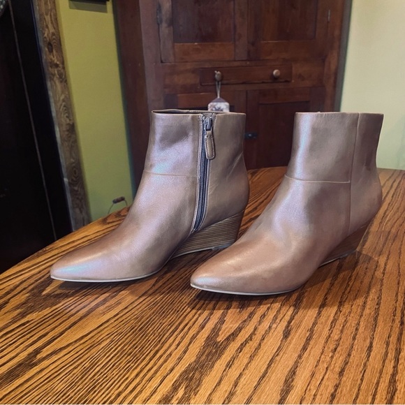 Cole Haan almond toe leather booties light brown. 9.5M w/side Zip. 2.25” wedge - Picture 7 of 8